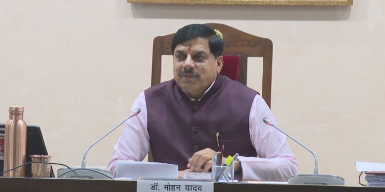 *सीएम डॉ. मोहन ने लगाई अहम फैसलों पर मुहर, कपास पर मंडी फीस की दर 1% से घटाई, जानें डिटेल*  – *मुख्यमंत्री डॉ. यादव की अध्यक्षता में हुई कैबिनेट* – *जन-कल्याण के लिए 13 हजार 800 करोड़ रुपये की स्वीकृति*