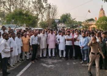 82 लाख की चोरी का खुलासा नहीं होने पर जनता उतरी पुलिस के विरोध…!  “14 जून को नगर बंद और चक्का जाम का ऐलान”