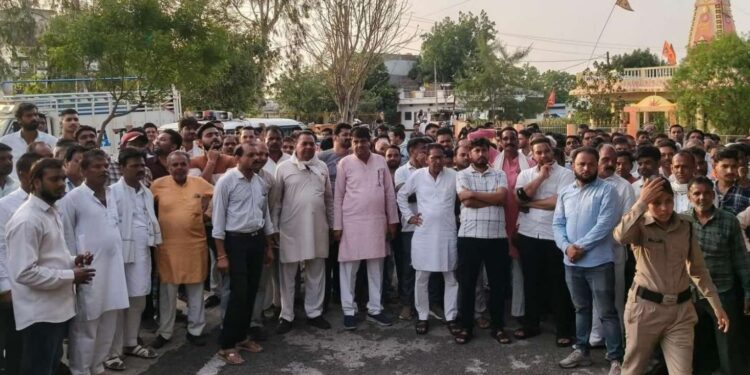 82 लाख की चोरी का खुलासा नहीं होने पर जनता उतरी पुलिस के विरोध…! “14 जून को नगर बंद और चक्का जाम का ऐलान”