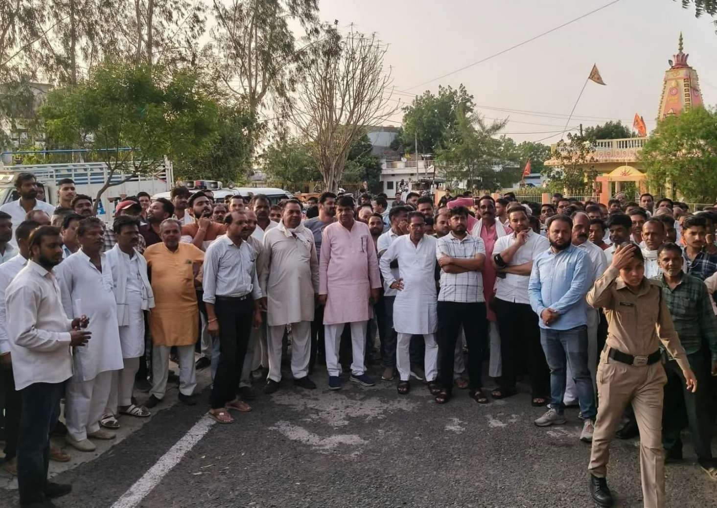 82 लाख की चोरी का खुलासा नहीं होने पर जनता उतरी पुलिस के विरोध...! “14 जून को नगर बंद और चक्का जाम का ऐलान”