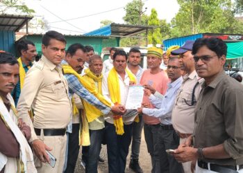 *तामिया एवं जुन्नारदेव क्षेत्र में चल रहे विकास कार्यों हेतु रेत तथा यूरिया-खाद की आपूर्ति संबंधी समस्या के सम्बन्ध में सौंपा ज्ञापन*