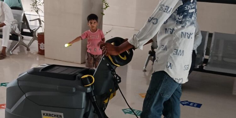*आधुनिक स्वास्थ्य और आधुनिक हरदा की थीम पर जिले में स्वास्थ्य सुविधाओं का विस्तार* *जिला चिकित्सालय मेें साफ सफाई हेतु क्रय की गई आधुनिक मशीनें*