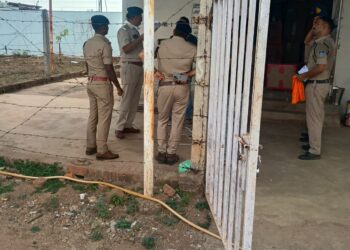 पटाखा भंडारण गोदामों का संयुक्त निरीक्षण, पुलिस-राजस्व टीम ने किया पटाखा गोदामों का निरीक्षण*