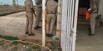 पटाखा भंडारण गोदामों का संयुक्त निरीक्षण, पुलिस-राजस्व टीम ने किया पटाखा गोदामों का निरीक्षण*
