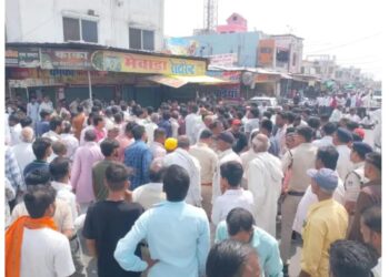 अकोदिया में पुलिस की बड़ी नाकाम…!  ‘अकोदिया में सबसे बड़ी चोरी का खुलासा नहीं होने पर फूटा लोगों का गुस्सा,बाजार बंद कर विरोध प्रदर्शन’