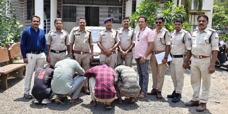 कार अड़ाकर बुधनी के व्यापारी से हुई लूटकांड के आरोपियों को कार सहित पुलिस ने किया गिरफ्तार,एसडीओपी जितेंद्र पाठक ने व्यापारी से लूटकांड का किया खुलासा,मुख्य आरोपी ऋतिक गोस्वामी निकला हिस्ट्रीशीटर…!