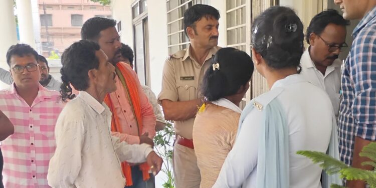 युवतियों के बीच प्रेम प्रसंग का हाई प्रोफाइल ड्रामा से कोतवाली थाना में मचा हड़कंप…!