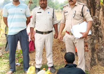 ढीमरखेड़ा पुलिस ने अवैध हाथ भट्टी महुआ शराब बनाने वालों पर की ताबड़तोड़ कार्रवाई*