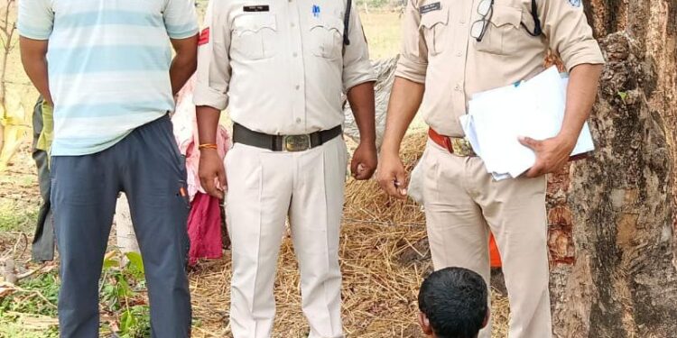ढीमरखेड़ा पुलिस ने अवैध हाथ भट्टी महुआ शराब बनाने वालों पर की ताबड़तोड़ कार्रवाई*