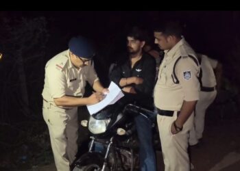 *ढीमरखेड़ा पुलिस की अवैध शराब परिवहन पर बड़ी कार्रवाई, 250 पाव शराब एवं मोटरसाइकिल सहित दो आरोपी गिरफ्तार*