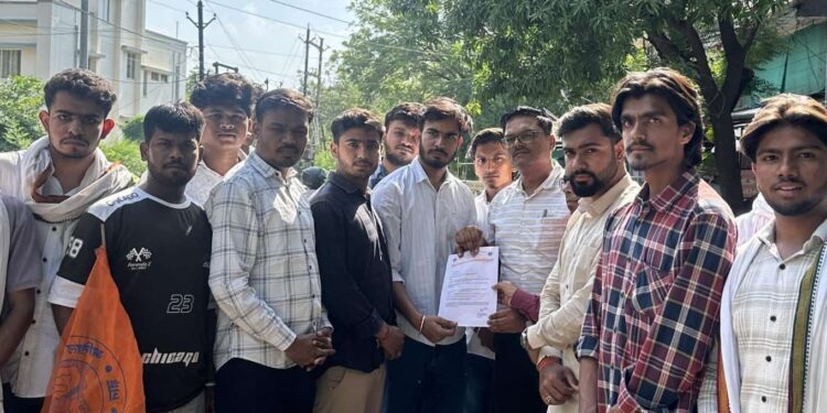 कलेक्टर को वर्धमान महाविद्यालय की अनियमितताओ को लेकर जांच की मांग का सौपा ज्ञापन : अभाविप