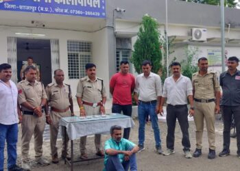 पंचमुखी चौराहे पर से दो किसानों के साथ सनसनीखेज चोरी की वारदात को “रवि भंडारी की टीम” ने किया पर्दाफाश…!  दो शातिर आरोपी गिरफ्तार,चोरी गई नकदी राशि एक लाख सत्तर हजार रुपए किऐ बरामद