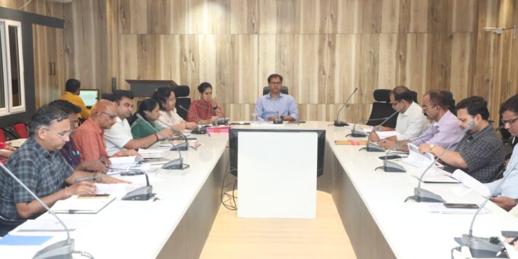 “बचपन मजदूरी के लिए नहीं,शिक्षा और सपनों के लिए है”-कलेक्टर *कलेक्टर श्री तिवारी ने बाल श्रम के विरुद्ध प्रभावी कार्रवाई के दिये निर्देश*