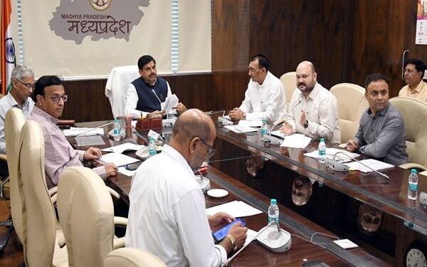 *सरकार का मछली पालन को बढ़ाने पर फोकस, सीएम डॉ. यादव बोले- इस मामले में आत्मनिर्भर होना जरूरी* – *मुख्यमंत्री डॉ. यादव ने की मछुआ कल्याण और मत्स्य विकास विभाग की समीक्षा* – *मछली पालन के लिए प्रदेश में आ रहा है 9 हजार करोड़ रुपये से अधिक का निवेश*