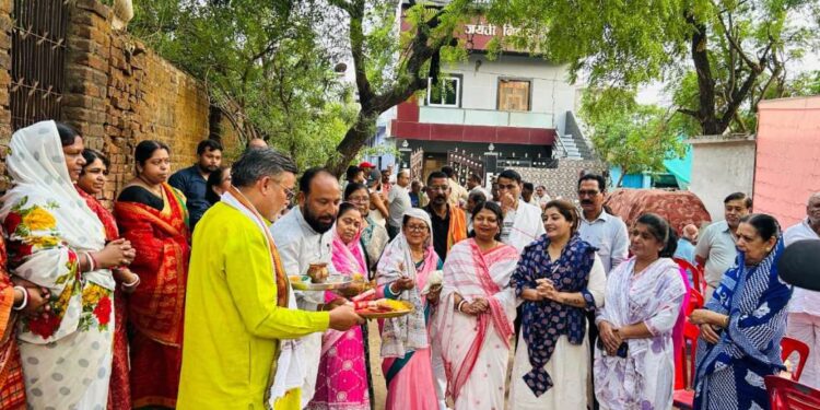 *महापौर श्रीमती सूरी की मौजूदगी में संत कंवरराम वार्ड, बंगाली कॉलोनी में सड़क एवं नाली निर्माण कार्यों का हुआ भूमिपूजन संपन्न*