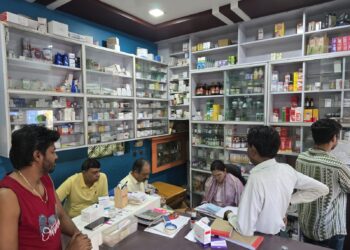 *कन्हवारा मे स्थित मित्रा फार्मेसी का लाइसेंस 7 दिवस के लिए निलंबित*