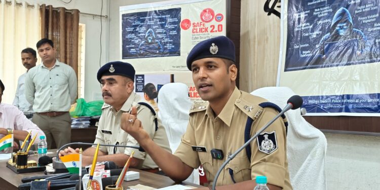 पुलिस अधीक्षक और एएसपी ने पत्रकारों को दी जानकारी,साइबर जागरूकता को लेकर सेफ क्लिक 2.0 अभियान का शुभारंभ,जिलेभर में 24 जून से 8 जुलाई तक साइबर फ्रॉड से सावधान रहने का अभियान चलाया जाएगा…. वीडियो