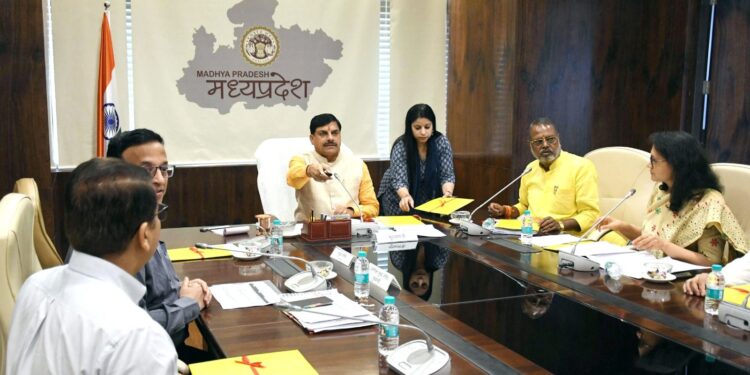 *सीएम डॉ. मोहन ने हितग्राहियों के खातों में ट्रांसफर किए 203.56 करोड़, कहा- बुजुर्गों-असहाय लोगों का आदर करना हमारा धर्म*  – *सामाजिक सुरक्षा पेंशन वितरण के लिए मंत्रालय में कार्यक्रम आयोजित*