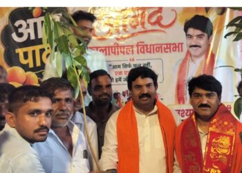 ‘आम पार्टी’ में लोगों ने खूब लिया आनंद “एक पेड़ माँ के नाम” एवं “हरा-भरा कालापीपल” अभियान को मिला जनसमर्थन