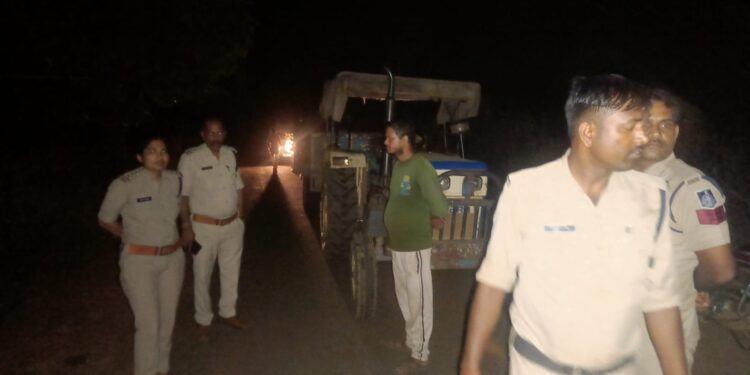 *थाना ढीमरखेडा पुलिस द्वारा अवैध रेत परिवहन करने वाले टैक्टर ट्राली ली को किया जप्त।*