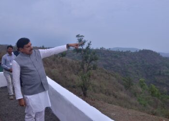 *हिल स्टेशन कुकरू पहुंचे सीएम डॉ. मोहन, ग्रामीणों-महिलाओं ने बताया पहले से कितनी बेहतर हुई जिंदगी*  – *दो दिन के प्रवास पर कुकरू रहेंगे प्रदेश के मुखिया* – *स्व-सहायता समूह की महिलाओं से की बात, रात्रि चौपाल में किया ग्रामीणों से संवाद* – *कुकरू को पर्यटन का बड़ा केंद्र बनाएगी राज्य सरकार*