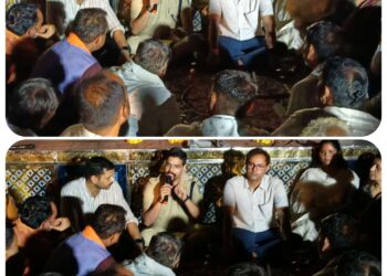 *कलेक्टर ने बचैया गांव में रात्रिकालीन चौपाल में ग्रामीणों से किया संवाद*     *रात्रिकालीन चौपाल बनी भरोसे और संवाद का मंच, लोगों ने खुल कर बताईं समस्याएं*