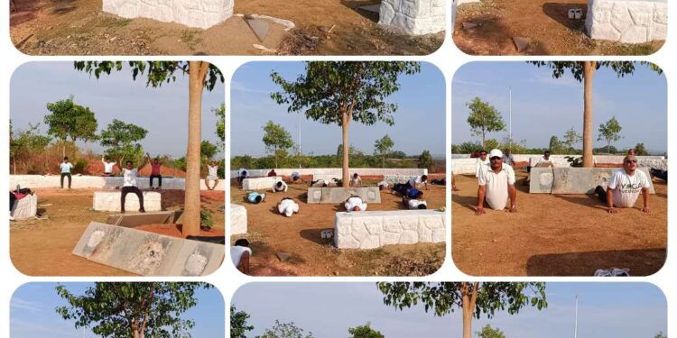 कटनी में विश्व योग दिवस पर जागृति पार्क 12 पीपल में हुआ सामूहिक योगाभ्यास