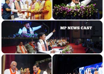 *सीएम डॉ. मोहन ने किया लोकतंत्र सेनानियों का सम्मान, कहा- आपकी वजह से भारत दुनिया का सबसे बड़ा लोकतांत्रिक देश*  – *भोपाल के रवींद्र भवन में आयोजित लोकतंत्र सेनानी प्रादेशिक सम्मेलन* – *मुख्यमंत्री डॉ. मोहन यादव ने की लोकतंत्र सेनानियों पर पुष्प वर्षा* – *कांग्रेस और उसकी नीतियों पर जमकर बरसे प्रदेश के मुखिया* – *लोकतंत्र सेनानियों के तीर्थाटन के लिए चलेगी स्पेशल ट्रेन*