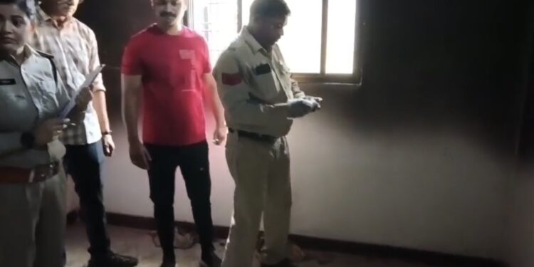 महिला प्रधान आरक्षक ने अपने घर में आत्मदाह कर ली*