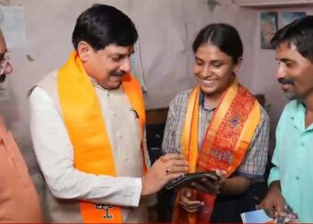ब्रेकिंग पॉइंट्स:*  *12वीं बोर्ड में शानदार प्रदर्शन करने वाली चांदनी विश्वकर्मा के घर पहुंचे मुख्यमंत्री डॉ. मोहन यादव*  – ईवी से भीमनगर की गलियों में पहुंचे सीएम डॉ. यादव  – 12वीं बोर्ड टॉपर चांदनी विश्वकर्मा के घर पहुंचकर दी बधाई