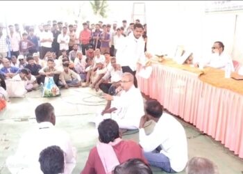 शाहनगर के लमतरा में भूमि विवाद को लेकर बढ़ा विवाद, ग्रामीणों ने जांच की मांग उठाई महापंचायत के बाद कलेक्टर को सौंपा जाएगा ज्ञापन, तहसीलदार के प्रतिवेदन पर सवाल
