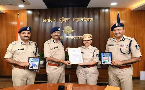 MP Police की इंस्पेक्टर दीपिका गौतम ने फतह किया Mount Kilimanjaro DGP कैलाश मकवाणा ने दी बधाई