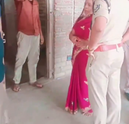 सरेआम पुलिस पर पिस्तौल तान दी गई। 16 जून 2026 को शाहपुर थाना क्षेत्र के बिलौटी गांव में एक युवक  ने पुलिस टीम पर पिस्तौल तान दी। देखे VIDEO
