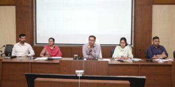 जिले में किसानों कों खाद मिलने में किसी भी प्रकार की समस्या नहीं होनी चाहिए – कलेक्‍टर श्री तिवारी  सीएम हेल्पलाइन शिकायतों के त्वरित निराकरण के निर्देश  समय-सीमा बैठक में विभागीय योजनाओं एवं कार्यक्रमों की हुई समीक्षा