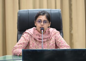 सी.एम. हेल्पलाइन प्रकरणों के निराकरण में लापरवाही बर्दाश्त नहीं  –  निगमायुक्त तपस्या परिहार
