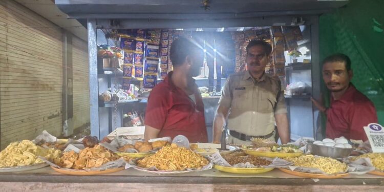 अवैध रूप से शराब सेवन कराने पर आबकारी विभाग की कार्रवाई, आबकारी अधिनियम के 5 प्रकरण दर्ज