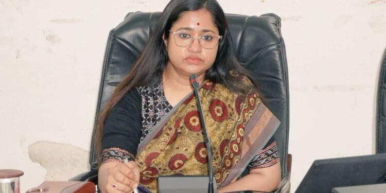 🚨 संबल योजना में बड़ा एक्शन 102 अधिकारियों-कर्मचारियों को नोटिस, कलेक्टर ने दिखाई सख्ती MP News