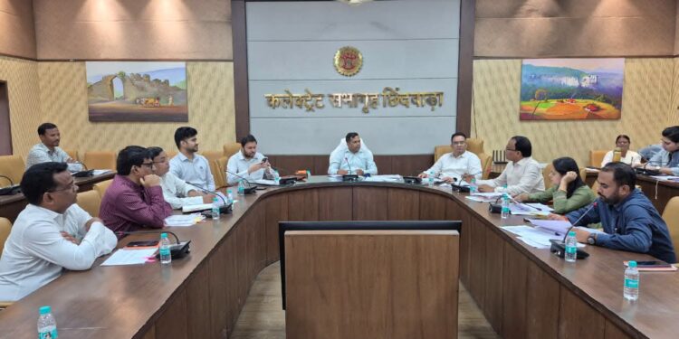 कलेक्टर श्री नारायन ने ली समय-सीमा प्रकरणों की समीक्षा बैठक