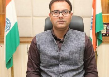 कलेक्‍टर श्री तिवारी ने आदतन अपराधी पर को 4 माह तक थाने में अनिवार्य हाजिरी के दिये निर्देश