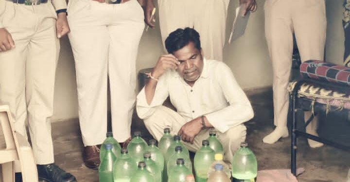 *आबकारी वृत्त सौसर की कार्रवाई, अवैध शराब के विरुद्ध दबिश* *ग्राम साईखेड़ा एवं सांवगा से 40 लीटर अवैध शराब बरामद, दो आरोपियों के विरुद्ध आबकारी अधिनियम के तहत प्रकरण दर्ज*