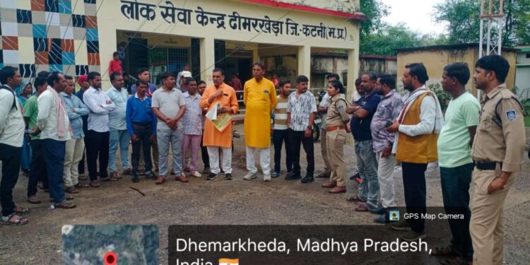 ढीमरखेड़ा पुलिस का साइबर जागरूकता अभियान, लोगों को साइबर ठगी से बचाव की दी जानकारी सेफ क्लिक 2.0 सुरक्षित क्लिक सुरक्षित जीवन ।