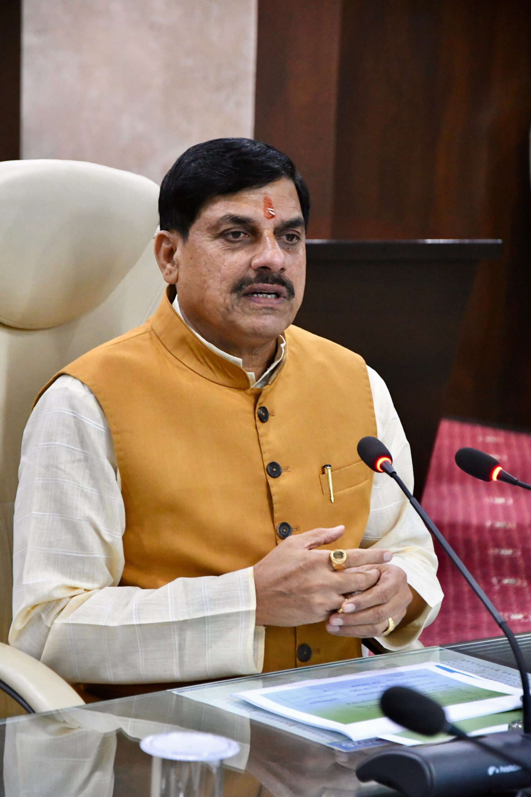 *मां नर्मदा को और संवारेंगे सीएम डॉ. मोहन, जानें प्रदेश के मुखिया का क्या है प्लान?*   – *मुख्यमंत्री डॉ. यादव ने ली नर्मदा समग्र की बैठक* – *मां नर्मदा के जल को निर्मल और अविरल बनाए रखने के लिए नमन मिशन तैयार* – *अमरकंटक में बनेगा जैव विविधता प्रबंधन संस्थान*