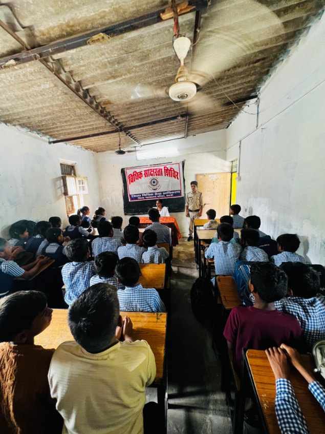 एक क्लिक की भूल पड़ सकती है भारी! न्यायाधीश ने छात्रों को साइबर अपराधों से बचाव के बताए प्रभावी उपाय