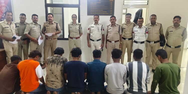 🚨 कोतवाली पुलिस का बड़ा एक्शन! 12 आदतन अपराधियों की थाने में हाजिरी, दी गई सख्त चेतावनी