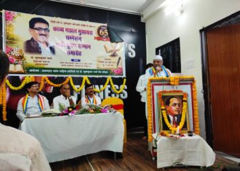 *क़लमकार किसी का गुलाम नहीं होता :एस.आर.शेंडे* *डॉ.भूषण भस्मे के जन्मदिन पर सजी काव्य गज़ल महफ़िल* *एस.आर.शेंडे को कवि भूषण सम्मान से नवाजा गया*