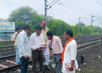 *प्रस्तावित रेल्वे ओवरब्रिज निर्माण कार्य को लेकर लोकनिर्माण विभाग के सेतु विभाग ने पांढुर्णा पहुंचकर निर्माण स्थल का अवलोकन किया*