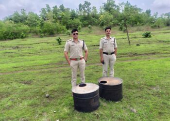 *अवैध शराब के अड्डों पर आबकारी विभाग की सख्त कार्रवाई*  *नीलकंठ एवं लांघा में दबिश, 400 किलो महुआ लाहन नष्ट, दो प्रकरण दर्ज*