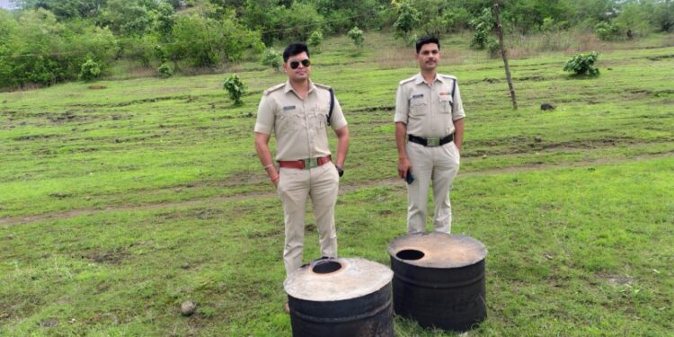 *अवैध शराब के अड्डों पर आबकारी विभाग की सख्त कार्रवाई* *नीलकंठ एवं लांघा में दबिश, 400 किलो महुआ लाहन नष्ट, दो प्रकरण दर्ज*