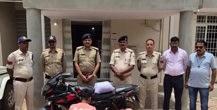 कटनी पुलिस की कार्रवाई: बड़वारा में 1.75 लाख के गांजे के साथ दो तस्कर गिरफ्तार, बाइक जब्त*