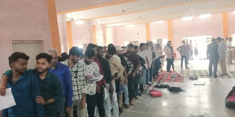 *ढीमरखेड़ा में रोजगार शिविर आयोजित, 48 युवाओं को मौके पर मिला जॉइनिंग लेटर*